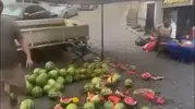 Aydın'da yol kavgası Sürücü pazar tezgahını otomobiliyle ezdi
