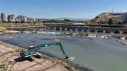 Sivas taşkın riskine karşı Kızılırmak yatağını temizliyor