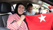 Gurbetçilerin dönüş yolculuğu Kapıkule’de duygusal anlara sahne oluyor
