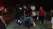 Antalya’da yürürken mazgala ayağı sıkışan genç kadın hastanelik oldu