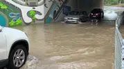 İzmit'te sağanak trafiği felç etti
