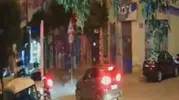 Gemlik’te otomobille çarpışan motosikletli yola savruldu