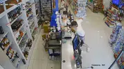 Alanya'da dehşet anları Gaspçı marketi soyup çocuğu olan aracı kaçırdı