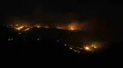 Alanya'da orman yangını gece boyunca yerleşim yerlerini tehdit etti