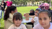 Bayburtlu çocuklar gezici kütüphaneyle açık havada kitap okudu