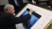 Erdoğan NATO liderlerinin imzaladığı özel tabloya son imzayı attı
