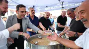 Başiskele Belediye Başkanı pazarda vatandaşla aşure sofrasında buluştu