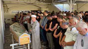 Gölcük'te yeğeni tarafından pala ile öldürülen adam defnedildi