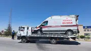 Niğde’de ambulans ve otomobil kafa kafaya çarpıştı