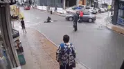 Giresun’da kontrolden çıkan araç kaldırımdaki yayayı kıl payı ıskaladı