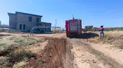 Adıyaman'da kamyonun kopardığı teller yangın çıkardı