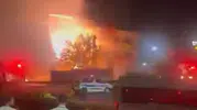 Küçükçekmece'de geceyi aydınlatan trafo patlaması korkuttu
