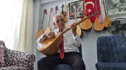 Eskişehir’in 84 yaşındaki ozanı 78 yıldır sazıyla yaşıyor