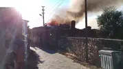 Manisa Salihli’de bir ev yangınla küle döndü