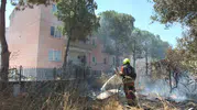 Burhaniye'de alevler polis merkezine kadar dayandı
