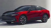 Toyota’nın yeni hibrit sistemiyle Crown daha az yakacak