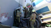 Ümraniye’de beton mikseri binaya girdi