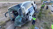 Yolcu otobüsü şarampole devrildi: 44 yaralı