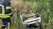 Burdur yolunda otomobil kanala uçtu