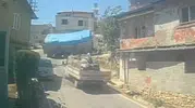 Hatay'da kontrolden çıkan kamyon devrildi