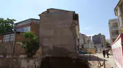 Malatya’da inşaat kazısı apartmanı mühürletti
