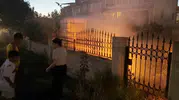 Aksaray'da kreş bahçesinde çıkan yangını çocuklar bidonlarla söndürdü