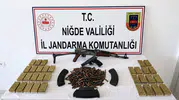Niğde’de iki eve baskın Kalaşnikof ve binlerce mermi çıktı