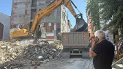 Kağıthane'de yıkım dehşeti Molozlar evlerin içine girdi
