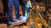 Hatay'da demir boruya sıkışan kirpiyi itfaiye kurtardı