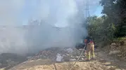 Altınözü çöplüğünde korkutan yangın büyümeden söndürüldü