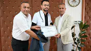 Gece zabıta gündüz tıp öğrencisiydi şimdi doktor oldu