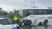 İstanbul Havalimanı servis aracı bariyerlere girdi