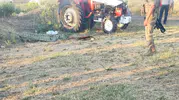 Van Özalp yolunda traktör devrildi