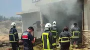 Kozan'daki ev yangını samanları küle çevirdi