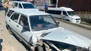 Zonguldak'ta freni boşalan otomobil tarım aracını uçuruma sürükledi