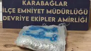 İzmir'de polisten kaçan şüphelinin çantasından servet değerinde uyuşturucu çıktı