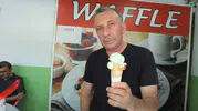 Burhaniye'de dondurma keyfi askıya taşındı