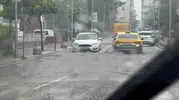Amasra’da on beş dakikalık sağanak hayatı felç etti