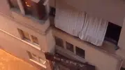 Denizli’de balkonda asılı kalan çocuk ölümden döndü