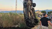 Balıkesir’de dereye uçan otomobilde iki genç yaşamını yitirdi