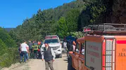Düğün dönüşü acı son Otomobil uçuruma yuvarlandı