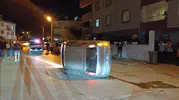 İnegöl sokaklarında gece yarısı kaza Sürücü aracını bırakıp kaçtı