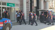Kuşadası'nda lüks eve operasyon İki aranan şahıs yakalandı