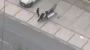 Avcılar'da rüzgarın uçurduğu dev pano vatandaşa çarptı
