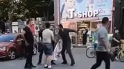 Bakırköy’de sokak ortasında bıçaklı kavga