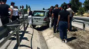 Korkutan kaza: Refüje çıkan otomobildeki 6 kişi hastanelik oldu