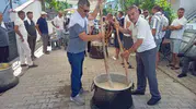 Burhaniye’de düğünlerin vazgeçilmezi keşkek geleneği yaşatılıyor