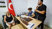 İzmir Büyükşehir Belediyesi ihtiyaç sahiplerine işitme cihazı veriyor