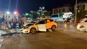 Manisa’da gece vakti kavşakta iki araç birbirine girdi