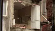 Şişli'de binanın duvarı çöktü mahalleli deprem oluyor sandı